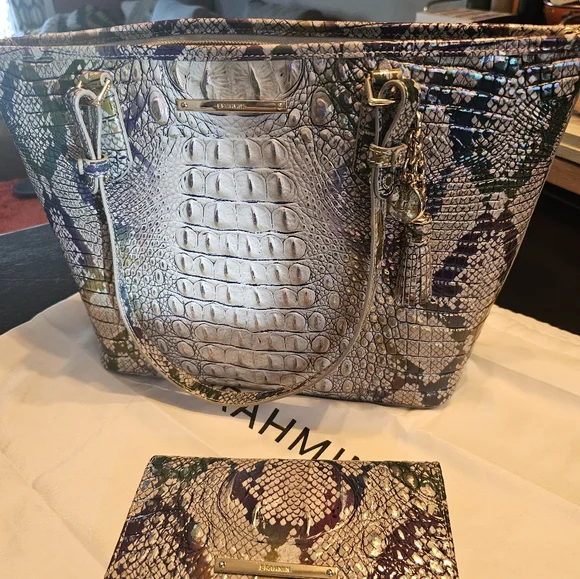 Brahmin handbag with matching wallet - Picture 1 of 6